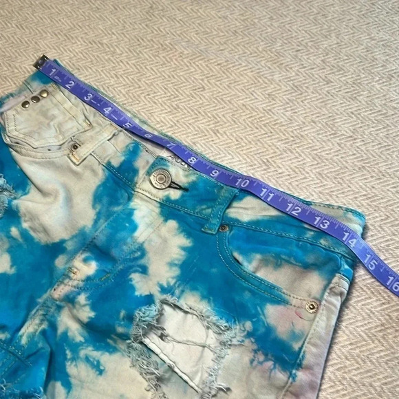 Ardene Turquoise & Pink Denim Shorts. Size 1 - Picture 5 of 8